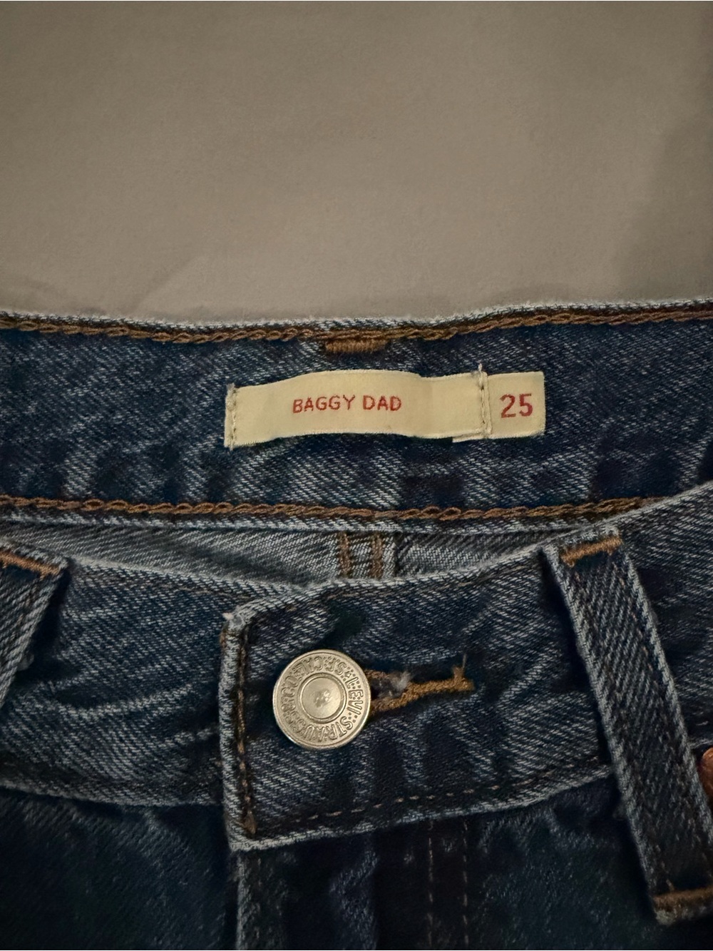 Levi’s Baggy Dad Jeans - Picture 3 of 4